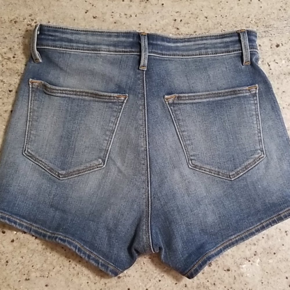 Aritzia Sunday Best Bum Hugging Short Shorts - Picture 4 of 9